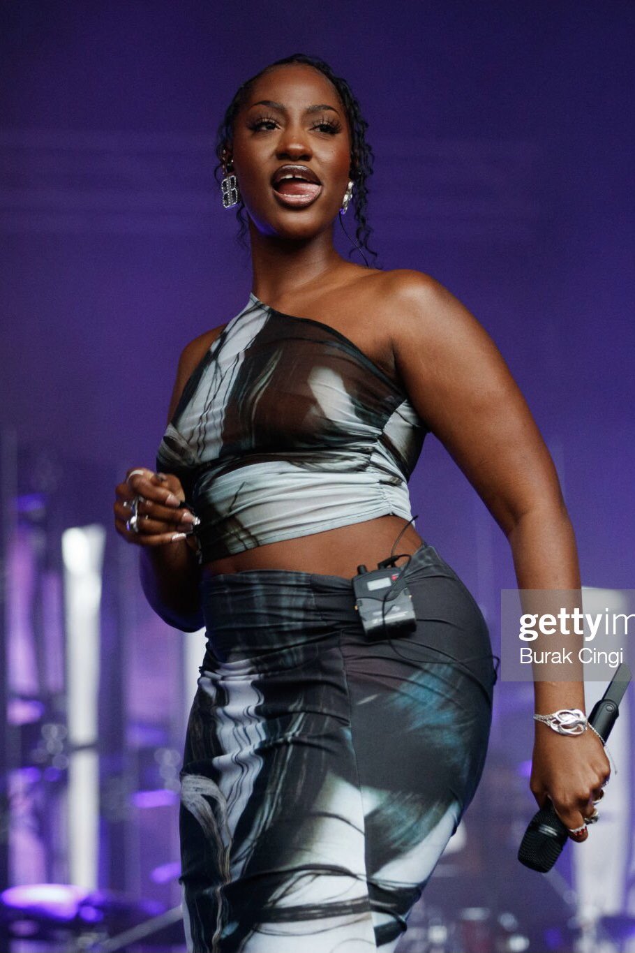 Tems Makes History as First Female African Artist With a U.S. Diamond-Certified Single after "WAIT FOR U" surpassed 10 million U.S. sales.